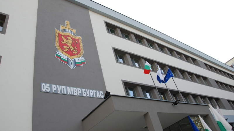 Крадец скочи от втория етаж на Пето РУП в Бургас и духна