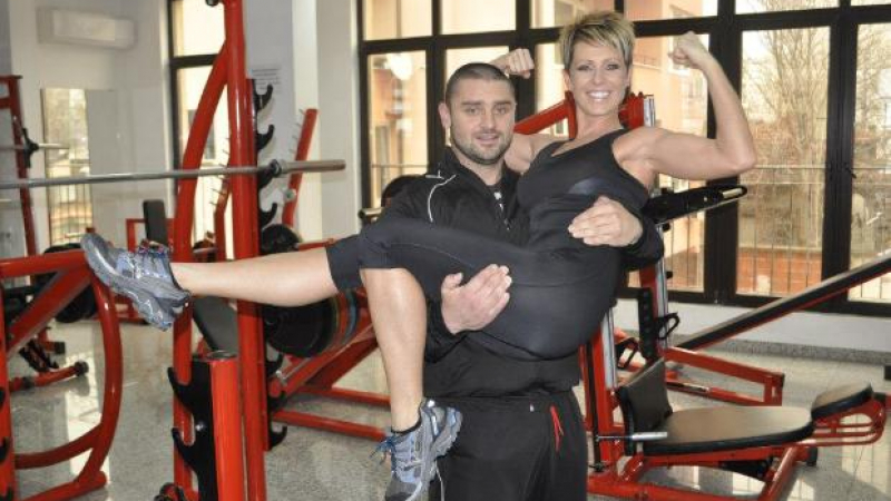 Джина Стоева кръшка с фитнес инструктор