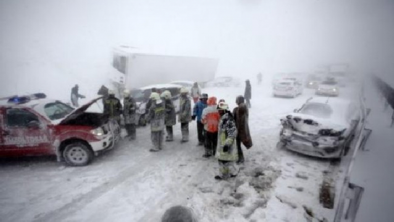 Снежен капан заклещи десетки българи край Будапеща