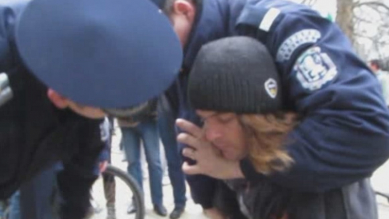 БЛИЦ TV: Вижте как протестиращите във Варна изригнаха срещу полицията!