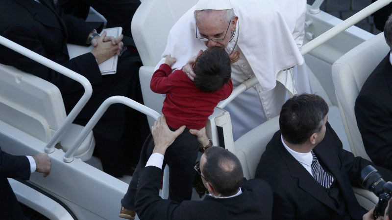 Вижте в БЛИЦ: Интронизацията на папа Франциск на живо!