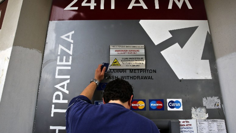 Кипърският парламент отложи гласуването по преструктурирането на банките 