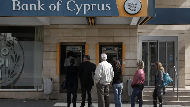 Влоговете от над 100 000 евро в Банката на Кипър горят с 30% 