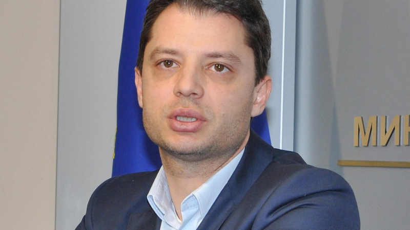 Делян Добрев измете много бивши депутати на ГЕРБ от изборните листи 