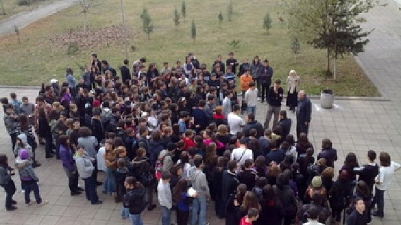 Ученици от Класическата гимназия излизат на протест 