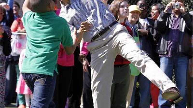 Обама посрамен от 10-годишно момченце в забиване на кошове