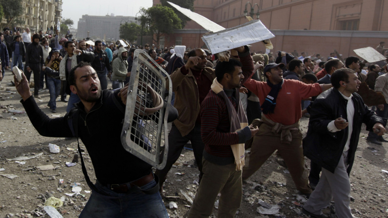 Мюсюлмани и християни се избиват в Кайро
