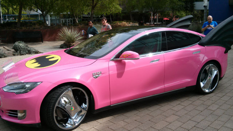 Колата на основателя на Google боядисана в розово 