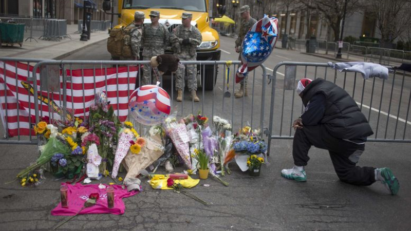 Опознати са всичките трима загинали при взривовете в Бостън