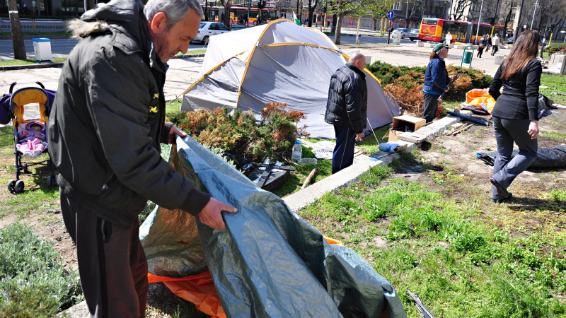 Разтурват палатковия лагер във Варна