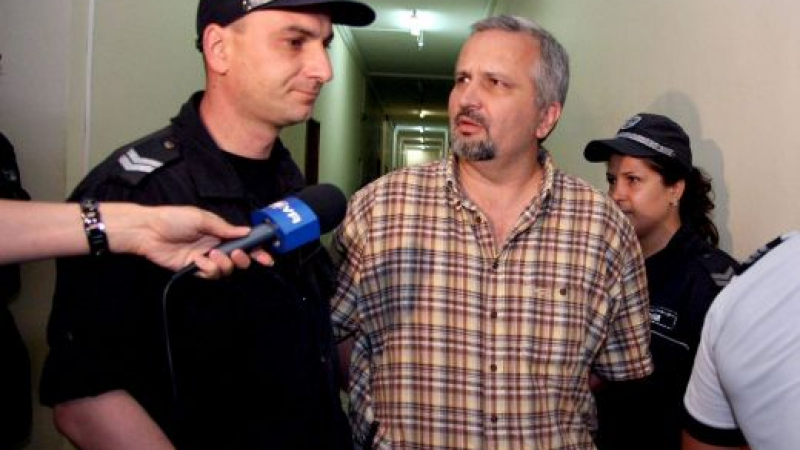 Ивайло Зартов с отрязания пръст обявява гладна и жадна стачка