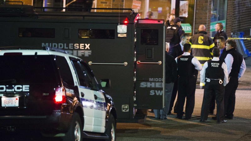 9000 полицаи по следите на втория атентатор в Бостън