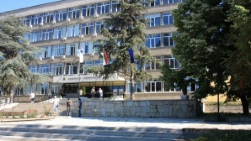 Сигнал за бомба опразни Техническия университет във Варна