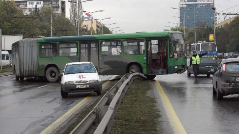По 3 рейса на ден се блъскат в столицата