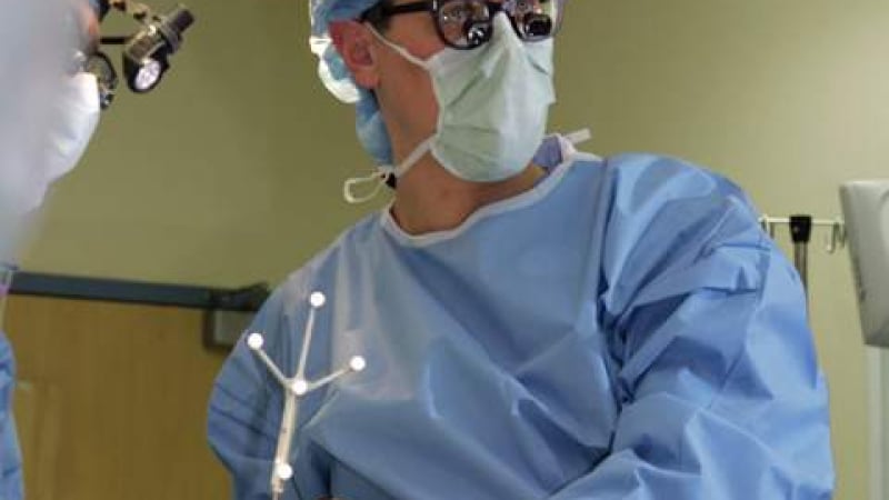 Проф. д-р Кирил Романски: Изрязваме тумор в мозъка, докато будим болния по време на операцията!   