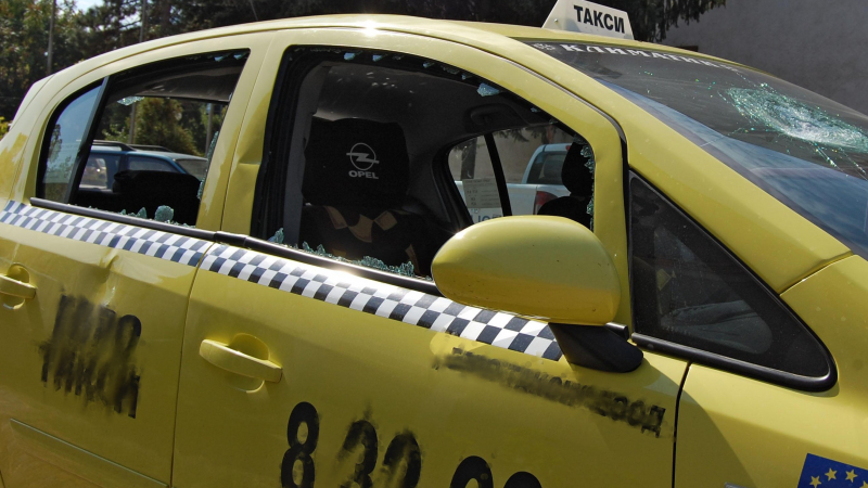 Пловдивчанин: Видях да товарят бюлетини в таксита 