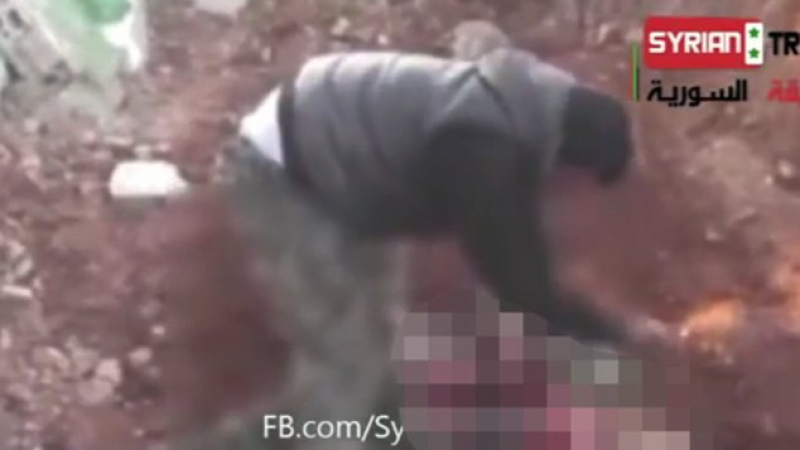 Сирийски бунтовник изтръгна сърцето на войник и го изяде (ВИДЕО 18+)