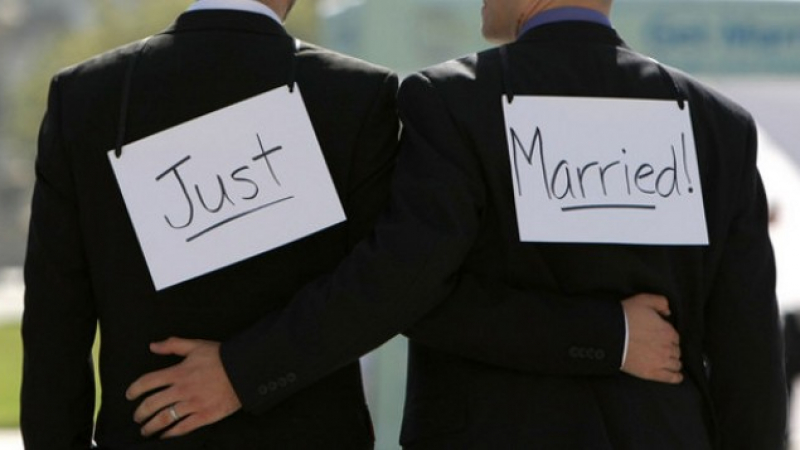 Франция подписа закона за гей браковете