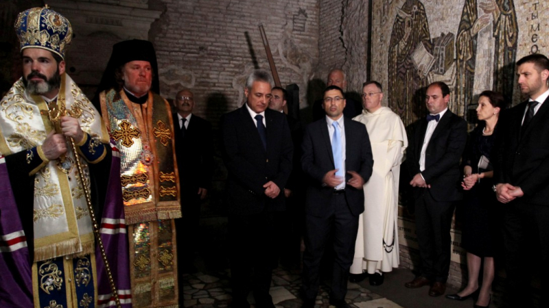 Българската делегация в Рим се поклони пред гроба на Свети Кирил
