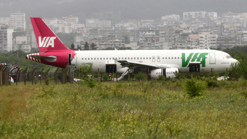 Самолетът във Варна се разминал на косъм от фатален удар и адски взрив