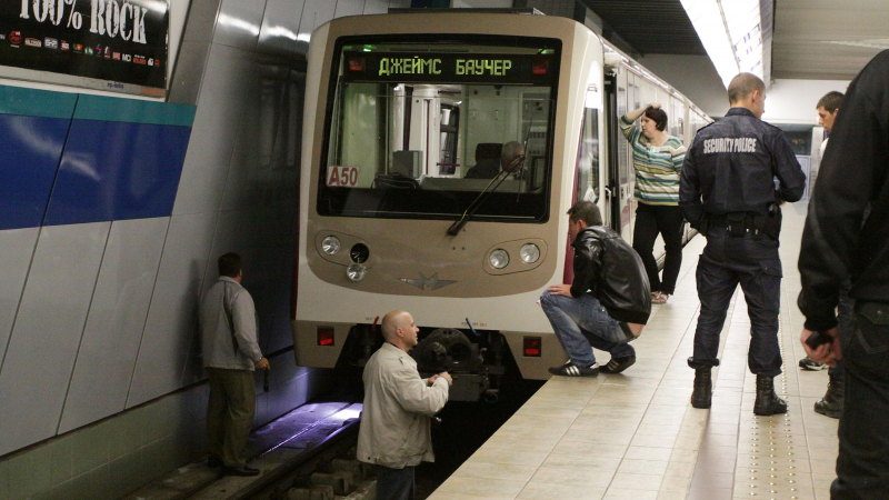 Режат крак на самоубиеца от метрото 