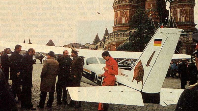 28.5.1987 г.: Германецът Матиас Руст каца на Червения площад в Москва
