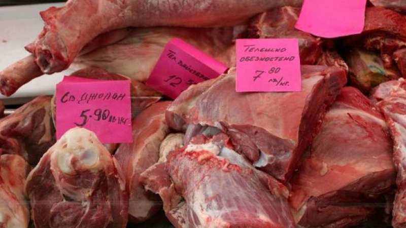 Опасно: Продават залежало вносно месо като прясно