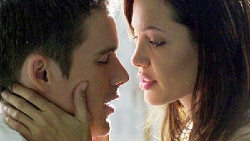 Анджелина Джоли е майсторката на целуването