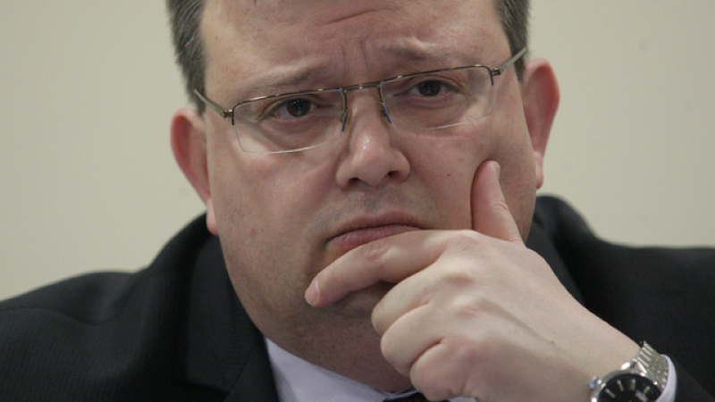 56% от българите искат Цацаров да свали имунитета на Бойко Борисов