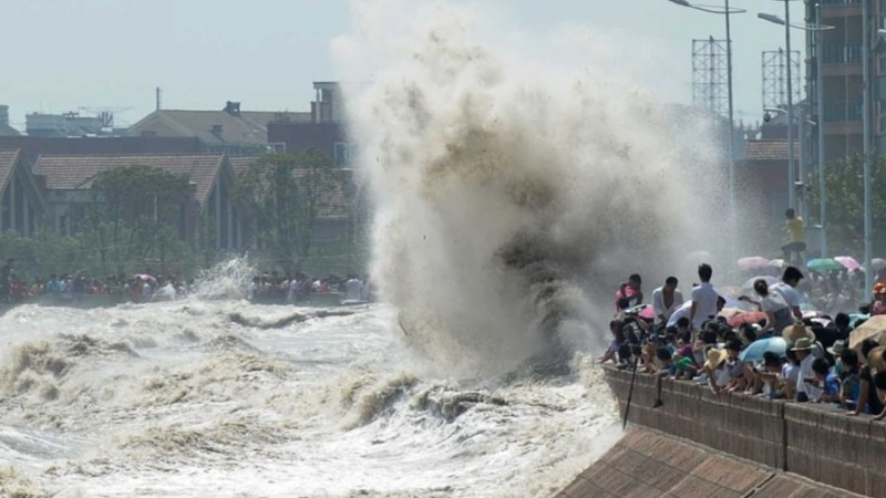 Потопът от Европа пълзи по Дунав, цунами идва към България