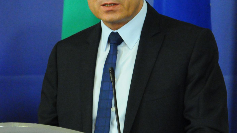 Орешарски пуска министрите си само за седмица в отпуск