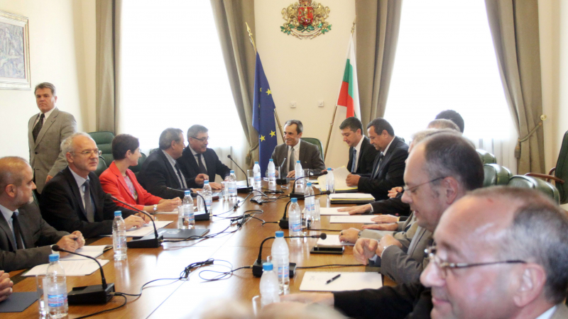 Орешарски: Кабинетът ще преразгледа таксите за бизнеса