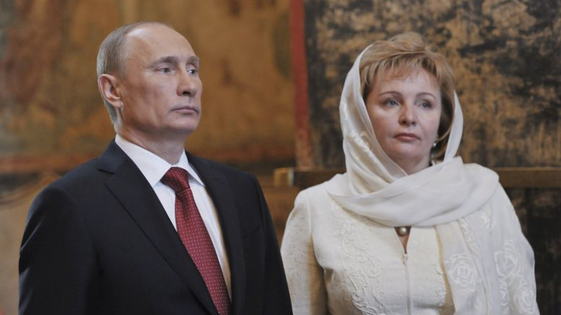 Владимир Путин бил скромен и бедно облечен на първата си среща с Людмила