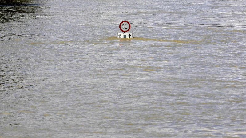 Нивото на река Дунав се покачва и е на сантиметри от критичната точка!