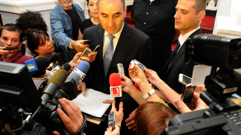 Цветанов събира кураж в парламента на път за прокуратурата