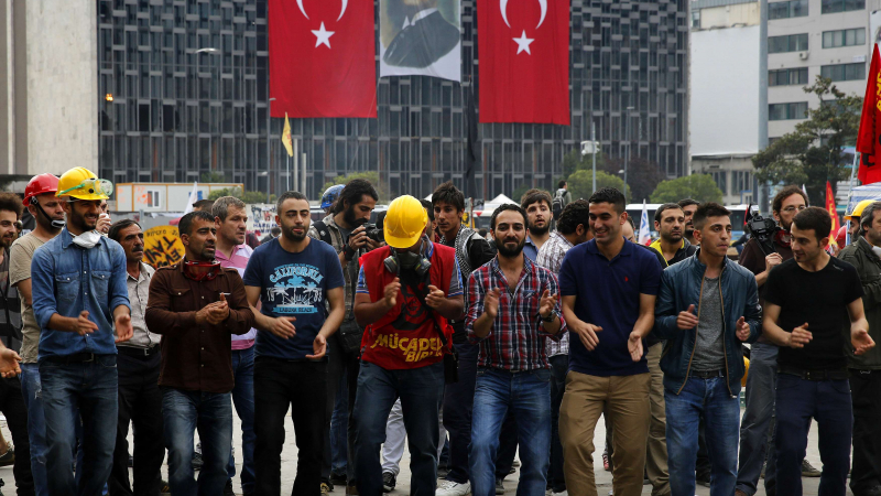 Протестиращите готови на отстъпки, ако Ердоган започне пръв