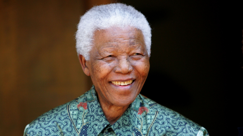 Здравето на Мандела се подобрява, твърди негов внук