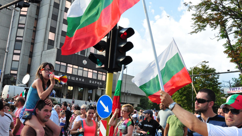 ИТАР-ТАСС: Антиправителствени митинги блокираха София