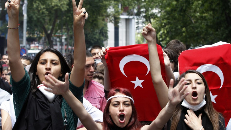 800 000 турци стачкуват в подкрепа на протестите (ВИДЕО)