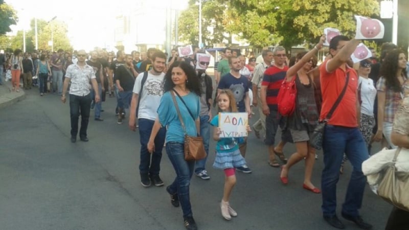  Хиляда излязоха на протест в Пловдив