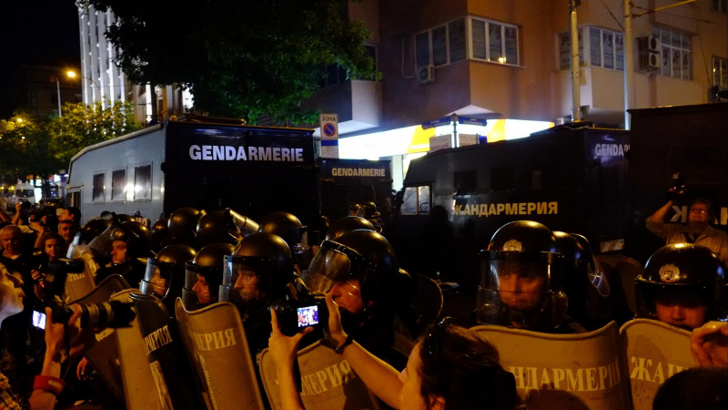 ТВ Алфа снима филм за защитниците зад барикадите