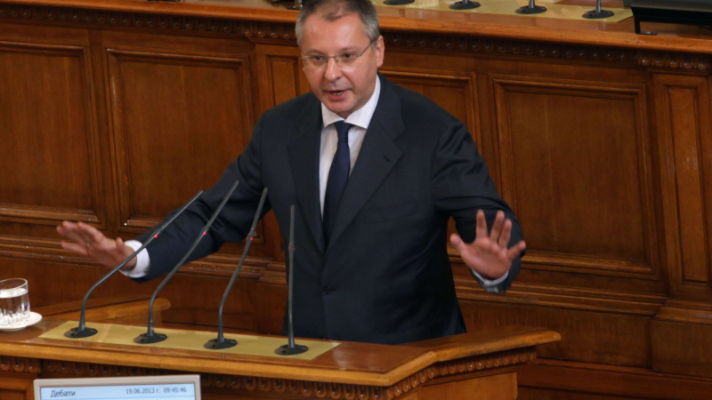 Станишев е възмутен от нелепото и нахално отсъствие на ГЕРБ от парламента