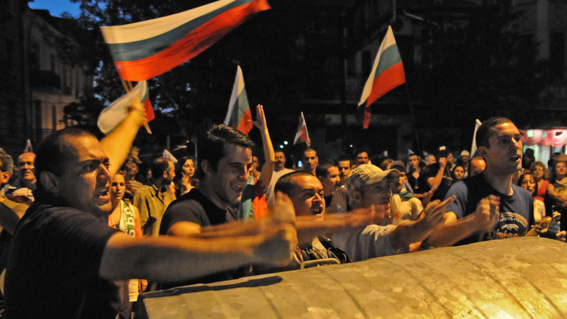Внимание! Нагли обирджии крадат мобилни телефони на протестите в София