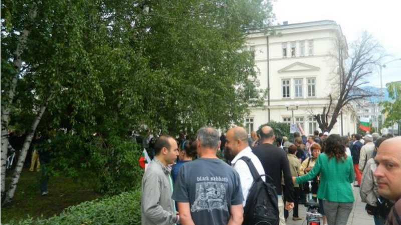 Димчо Михалевски едва успя да се измъкне от протестиращите
