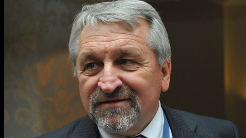 Политическа бомба: Ето коя партия прилапа избягалия от Слави Иван Хиновски