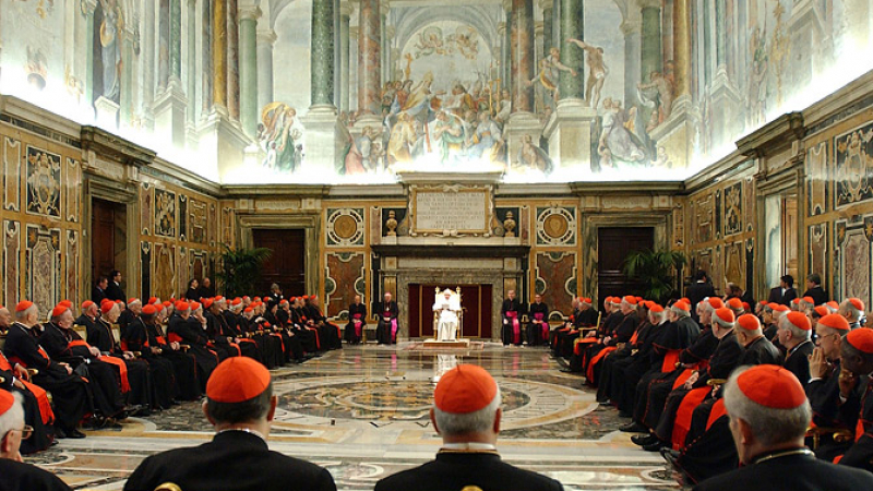 Бецпрецедентни арести във Ватикана