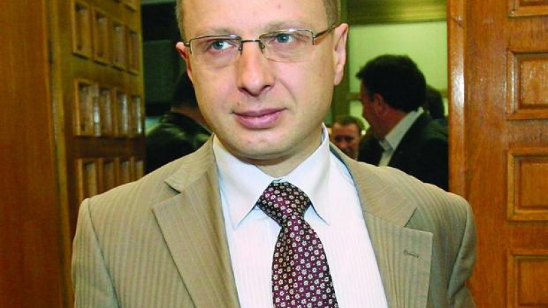 Иван Сотиров нахока министър Денков заради проф. Герджиков