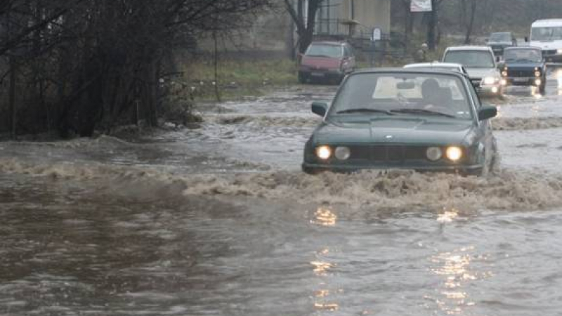 Половин България под вода