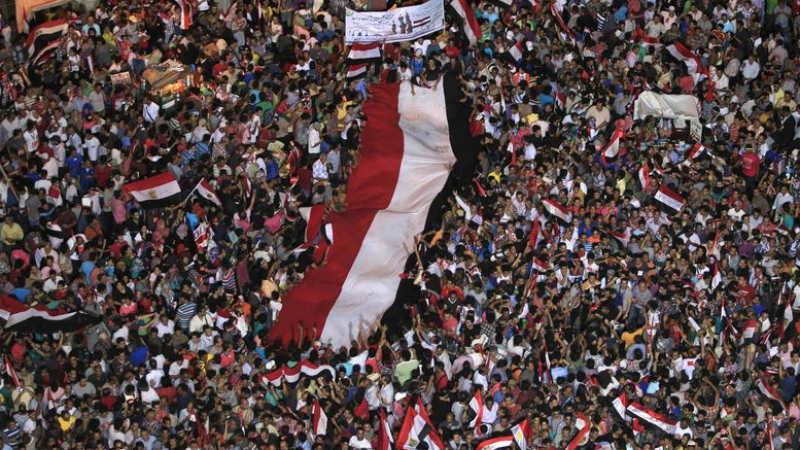 Египетската полиция подкрепи армията и обеща да защити демонстрантите