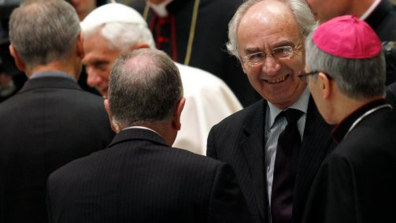 Генералният директор на Банката на Ватикана и неговият заместник подадоха оставка